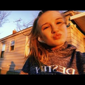 Meet your Posher, Chloe